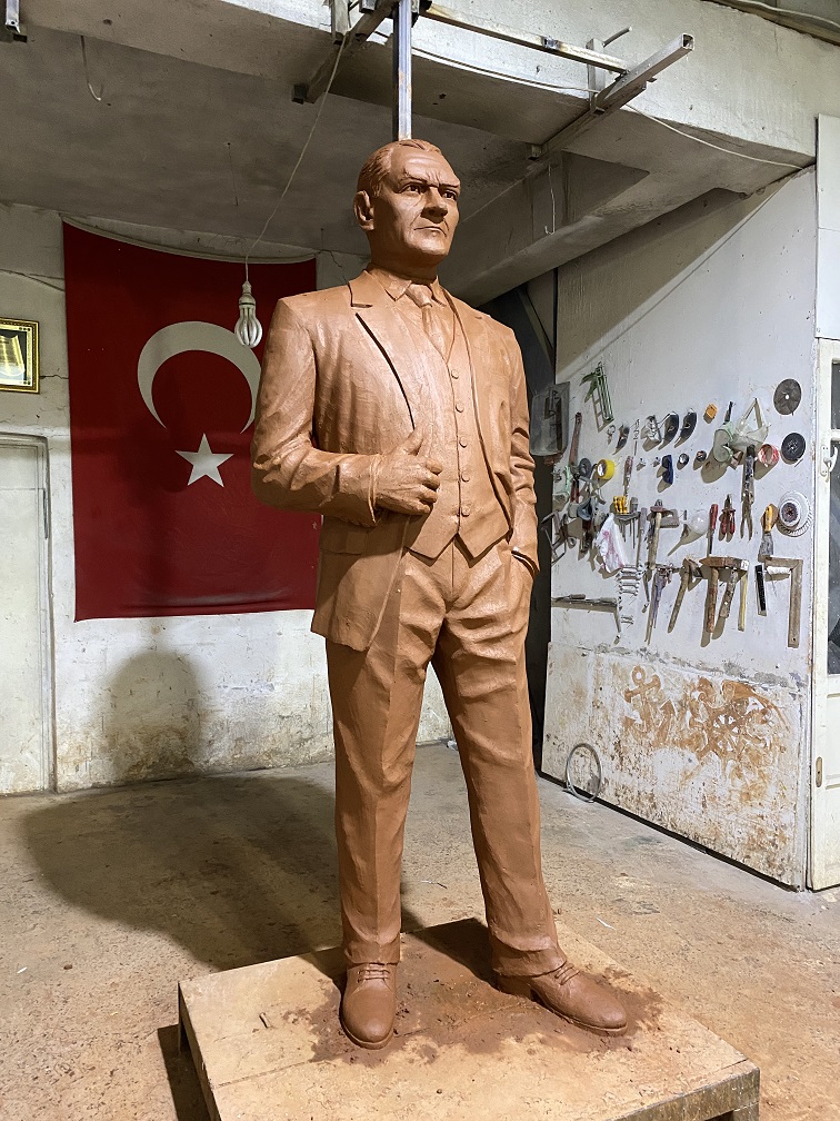 Atatürk Heykeli Boydan 3. Resim